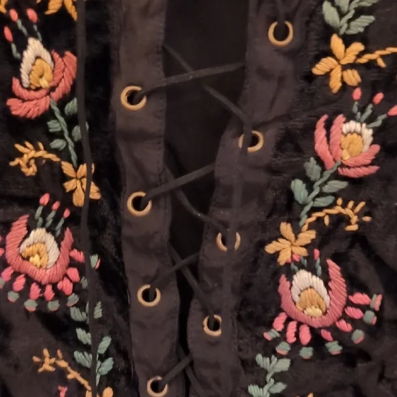 Tree of Life Black Floral Embroidered Lace-Up Blouse - Picture 5 of 5